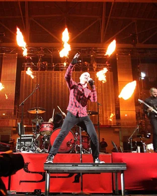 Candlelight: Christmas Pop Classics and New Favorites